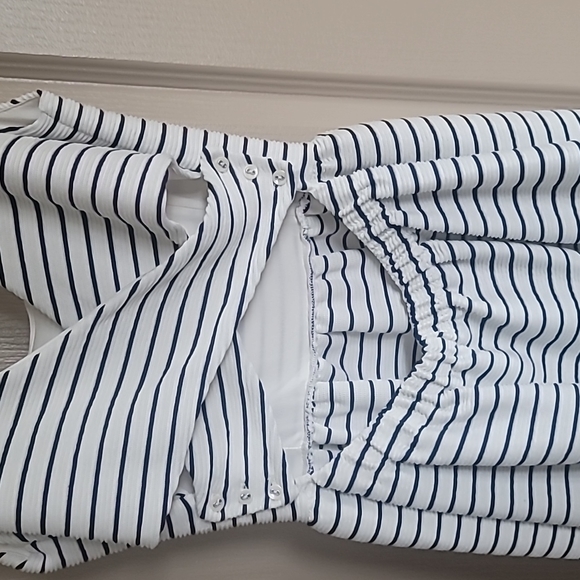 LC Lauren Conrad adorable sleeveless dress with open back cross design w buttons - Picture 5 of 5